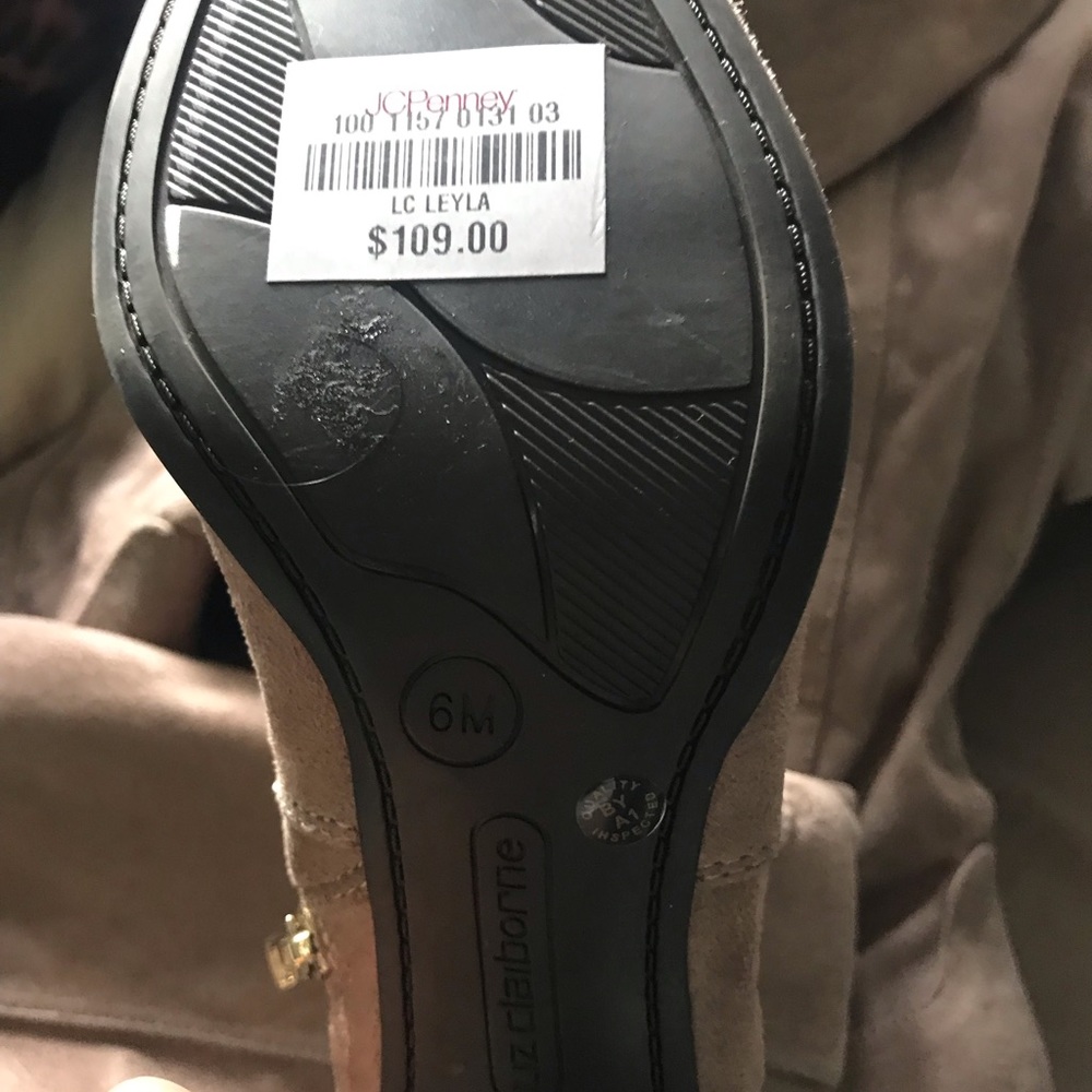 Boots - Picture 3 of 3